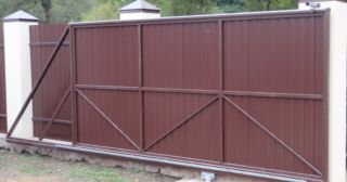 Купить откатные ворота из профнастила Белово, цена от 1738 руб.