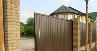 Купить откатные ворота из профнастила Белово, цена от 1738 руб.
